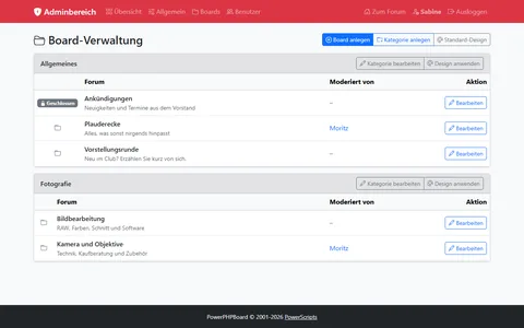 Board-Verwaltung mit zwei Kategorien, einem geschlossenen Board, Moderatoren je Board und Schaltflächen zum Anlegen und Bearbeiten